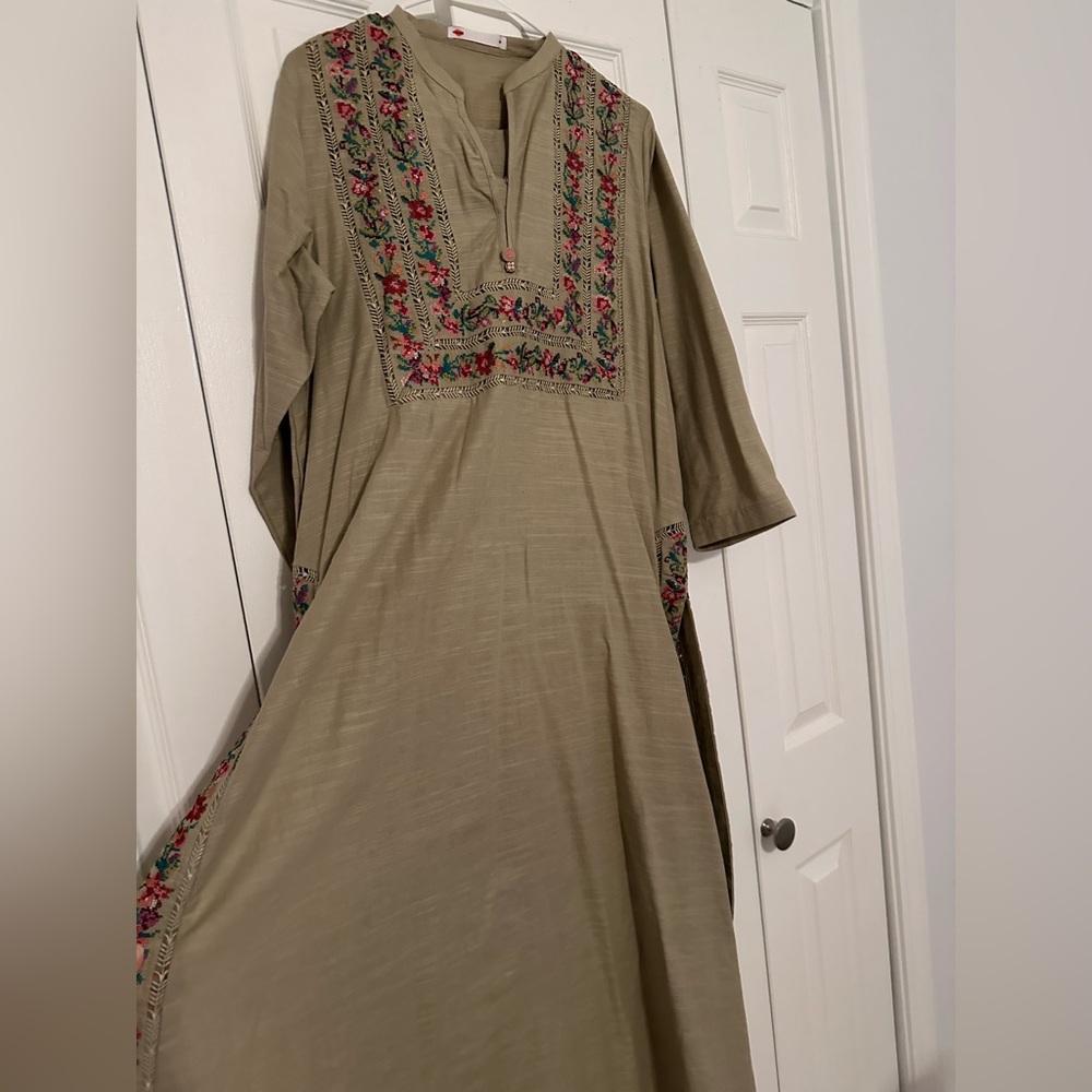 Khaadi size 12, 3 pc shalwar kameez embroidered khaddar. Excellent conditoon